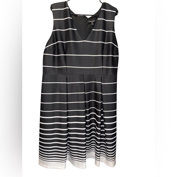 Lane Bryant Dresses & Skirts - Lane Bryant Black Sleeveless A-Line Midi Dress Size 20